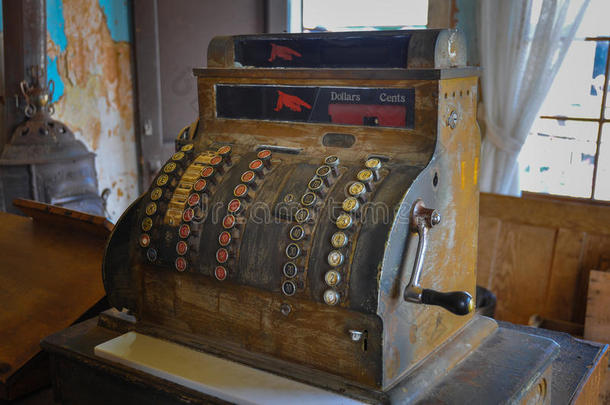 美国南达科他州1830年小镇的古董收银机