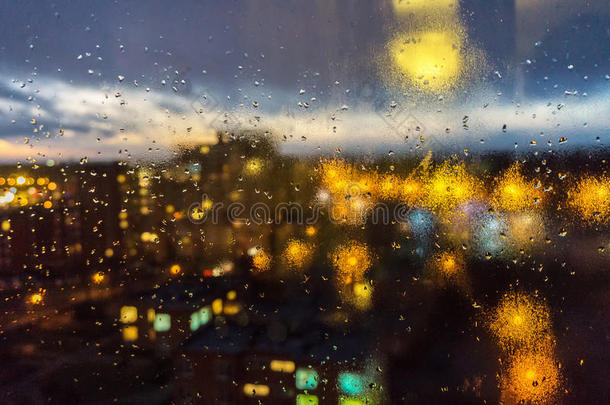 城市的夜雨<strong>之窗</strong>