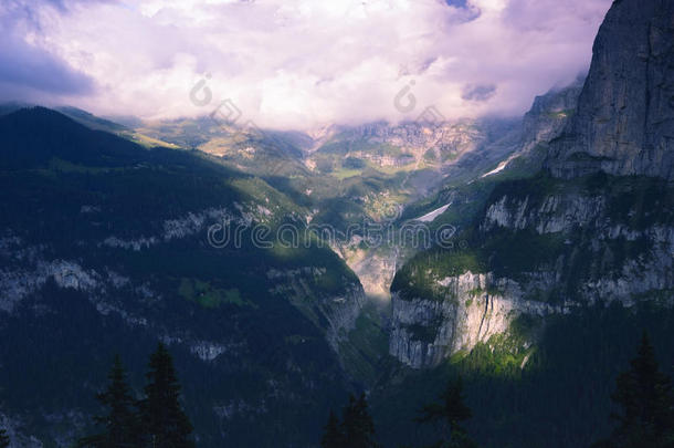 晚上在瑞士阿尔卑斯山，Jungfrau地区