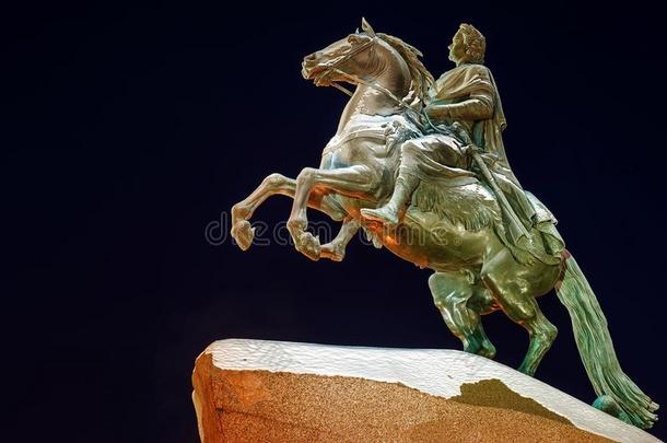 青铜骑士在圣彼得堡晚上