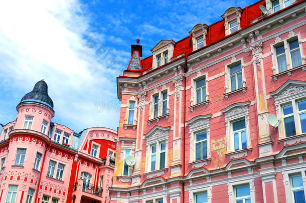 捷克共和国美丽多彩的卡罗维建筑各不相同