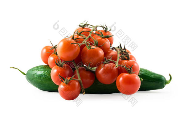 新鲜的红色西红柿与绿色早午餐和黄瓜分离在WHI