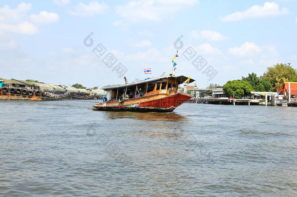 湄南河上的船