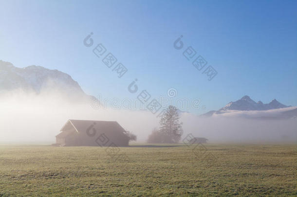 阿尔卑斯山巴伐利亚乡村早期的农田