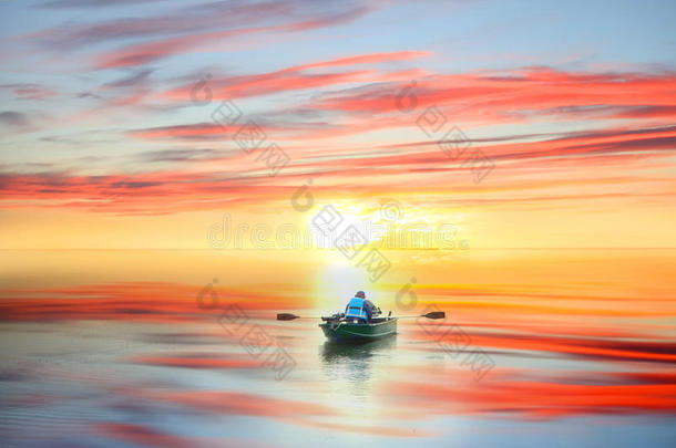 在太阳升起的时候划船