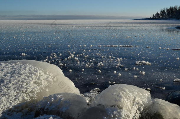 大湖冰盖岩石冰湖优越