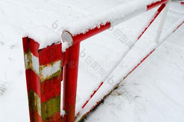 雪中的屏障