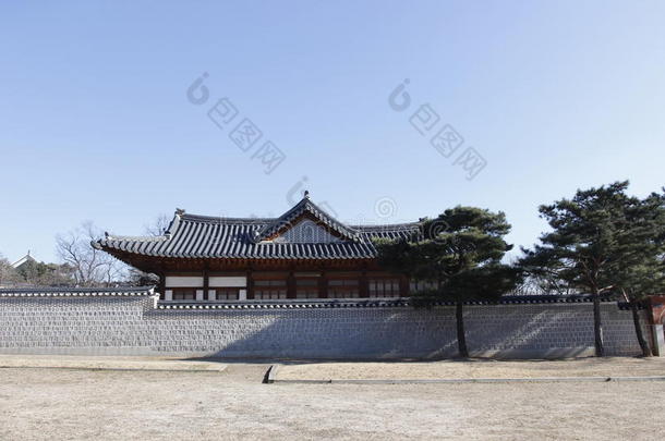 韩国庆邦灰色砖墙屏障和建筑立面旅游