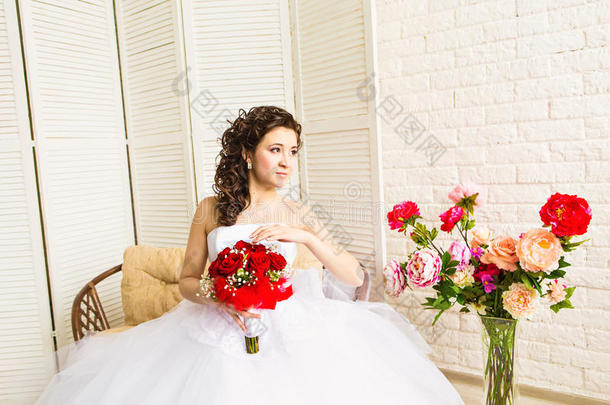 新娘被鲜花包围