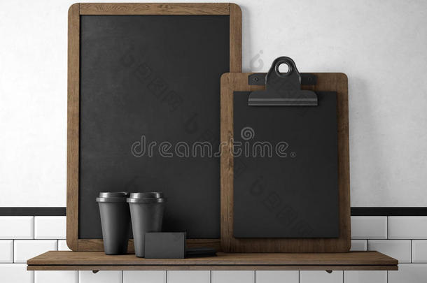 书架上有两个空白咖啡杯、<strong>名片</strong>和空桌的黑板。 三维渲染