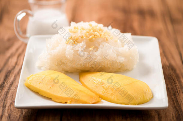 背景香蕉椰子美味的甜点