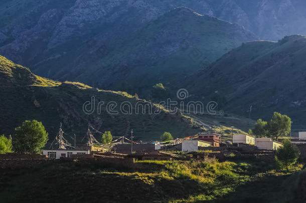 瓷器构成乡村房屋早晨