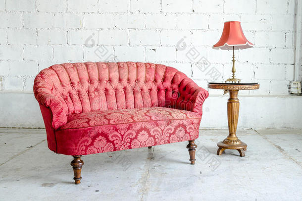 古典风格的沙发沙发在老式房间