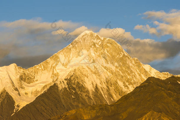 贡嘎雪山