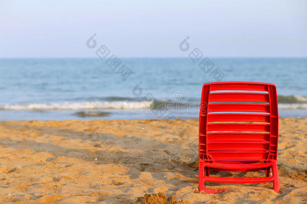 夏天海边的沙滩椅子