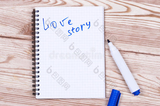 书写爱情故事和笔