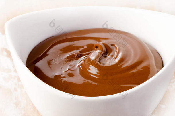 一碗巧克力奶油。
