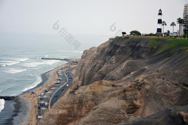 秘鲁利马的米拉弗洛雷斯灯塔海岸线。