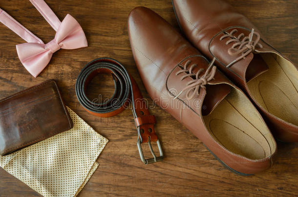 保龄球，棕色皮鞋，口袋广场