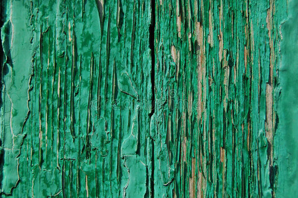 木<strong>墙上</strong>有裂纹的油漆。 <strong>墙上</strong>有油漆痕迹的木制木板。