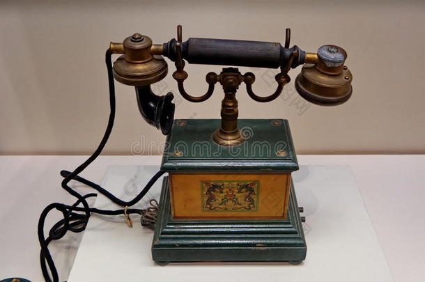 一部古老的中国电话