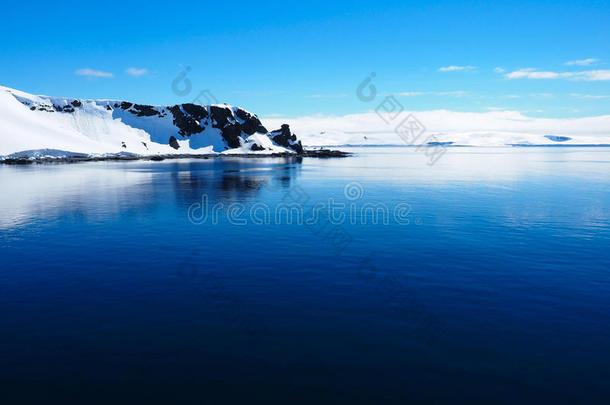 南极冰山山脉景观