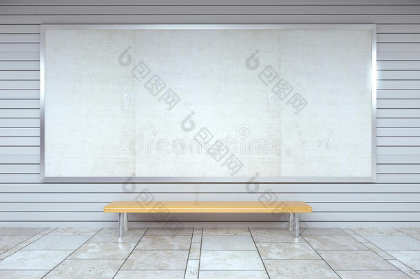 墙上的空白广告牌和空荡荡的大厅里的木凳