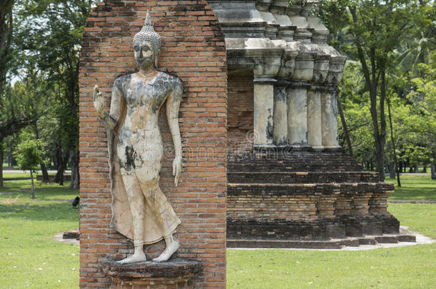 泰国苏霍台考古公园佛教寺庙的佛教雕塑