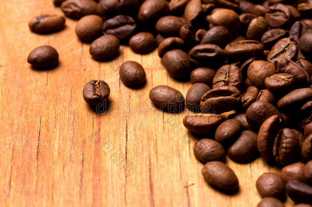 木质背景咖啡豆