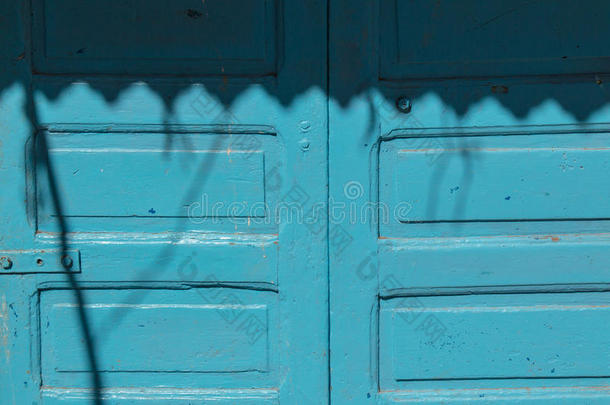 蓝色木门的细节