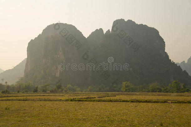 苍北村的日常生活与石灰石山，老挝