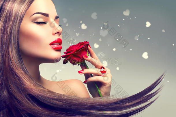 美丽时尚模特女人带红玫瑰花