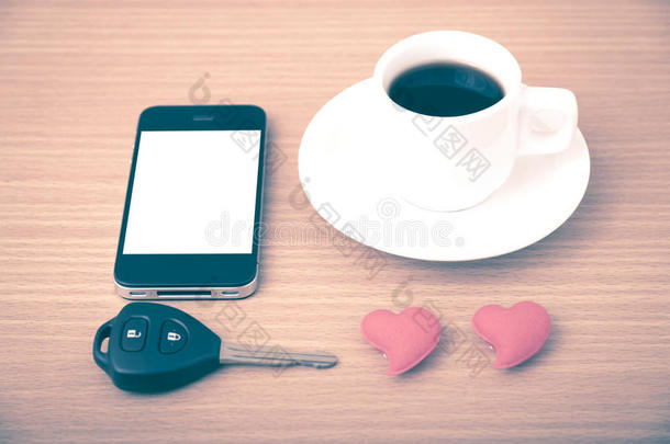 咖啡电话车钥匙和心脏
