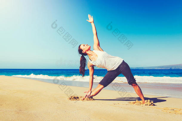 海滩瑜伽，健康的生活方式