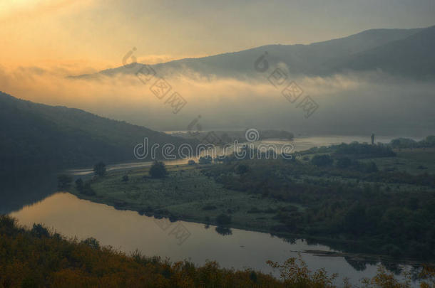 保加利亚阿尔达河-秋季图片