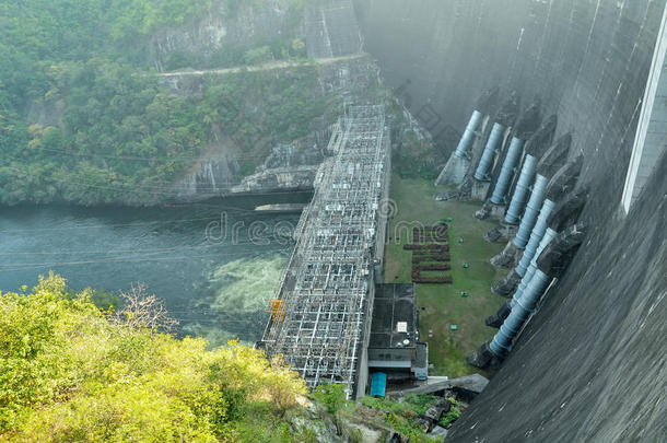 混凝土大坝与电力生产在泰国塔克