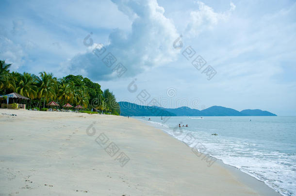亚洲沐浴巴图海滩美丽的