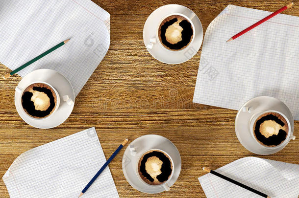 在营业时间，黑色咖啡和空白文件放在桌子上