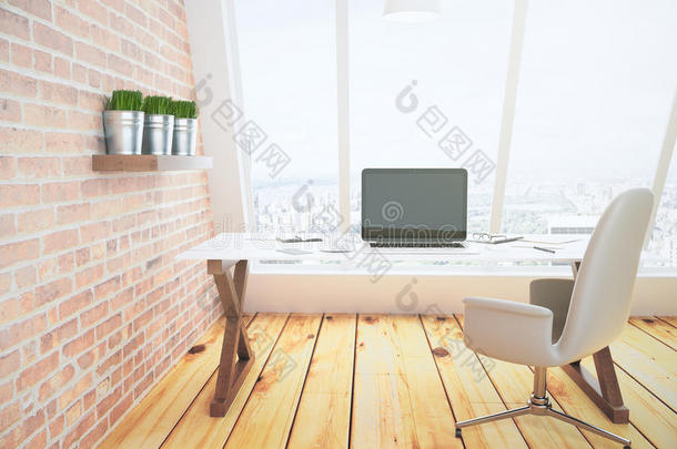 在阁楼房间的玻璃桌子上的空白黑色笔记本电脑屏幕，砖墙和木地板，模拟