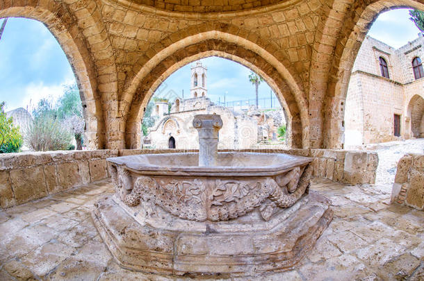 <strong>塞浦路斯</strong>阿吉亚纳帕修道院喷泉6