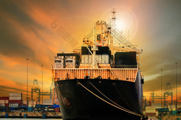 集装箱船在进口出口船厂用于商业货运、货运和物流行业业务