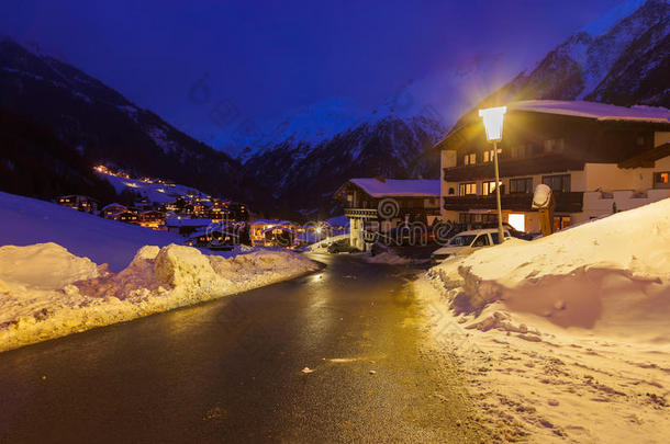 日落时奥地利索尔登山滑雪场
