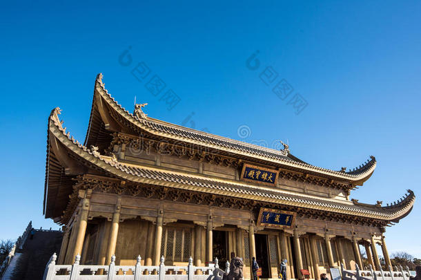 峨眉山顶部的一座寺庙-四川，中国；中国