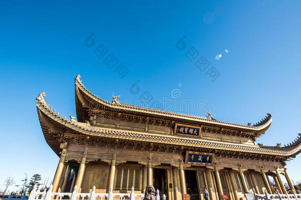 <strong>峨眉山</strong>顶部的一座寺庙-四川，中国；中国