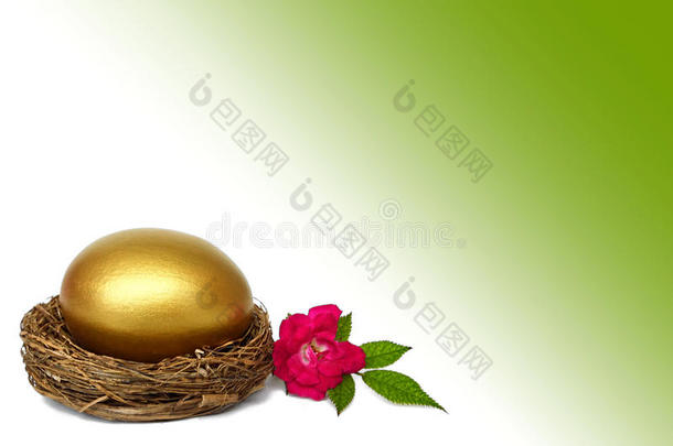 金复活节蛋在巢和玫瑰