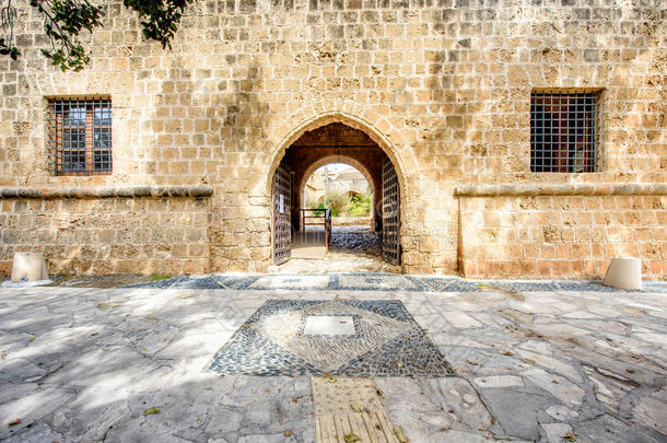 <strong>塞浦路斯</strong>阿加纳帕修道院庭院入口