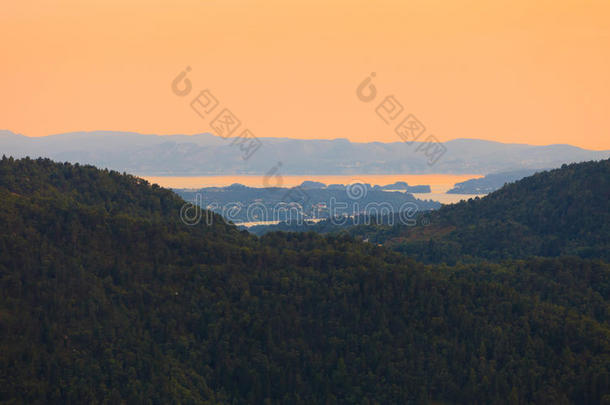 挪威峡湾日落景观