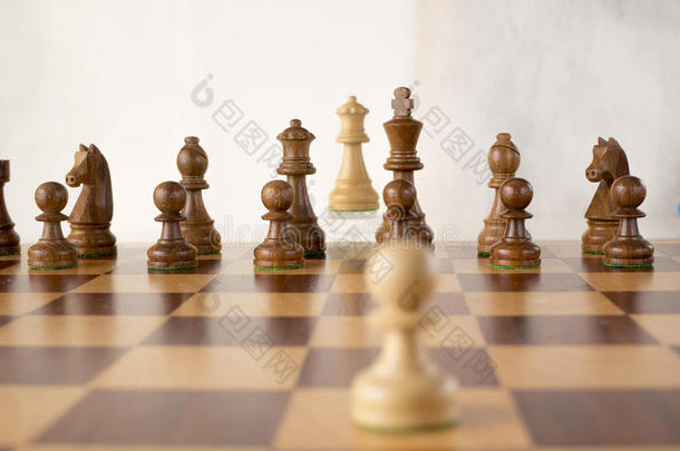 单独地粘合挑战国际象棋比较