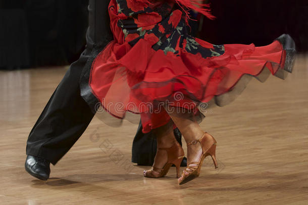 弗拉门戈<strong>舞者</strong>的片段照片，只有腿弯曲，帕索双<strong>舞者</strong>，西班牙语