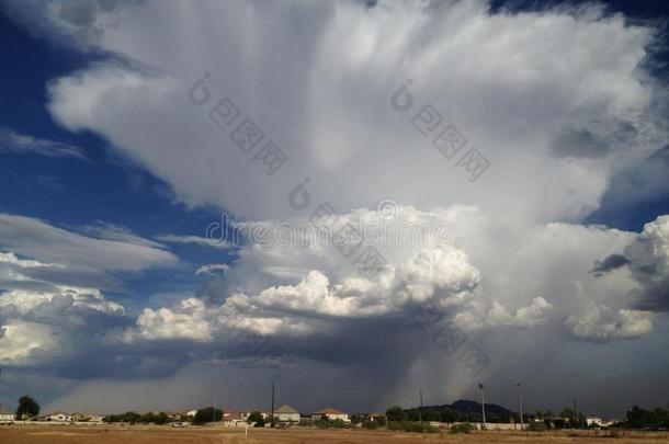 亚利桑那州云云景沙漠下击暴流